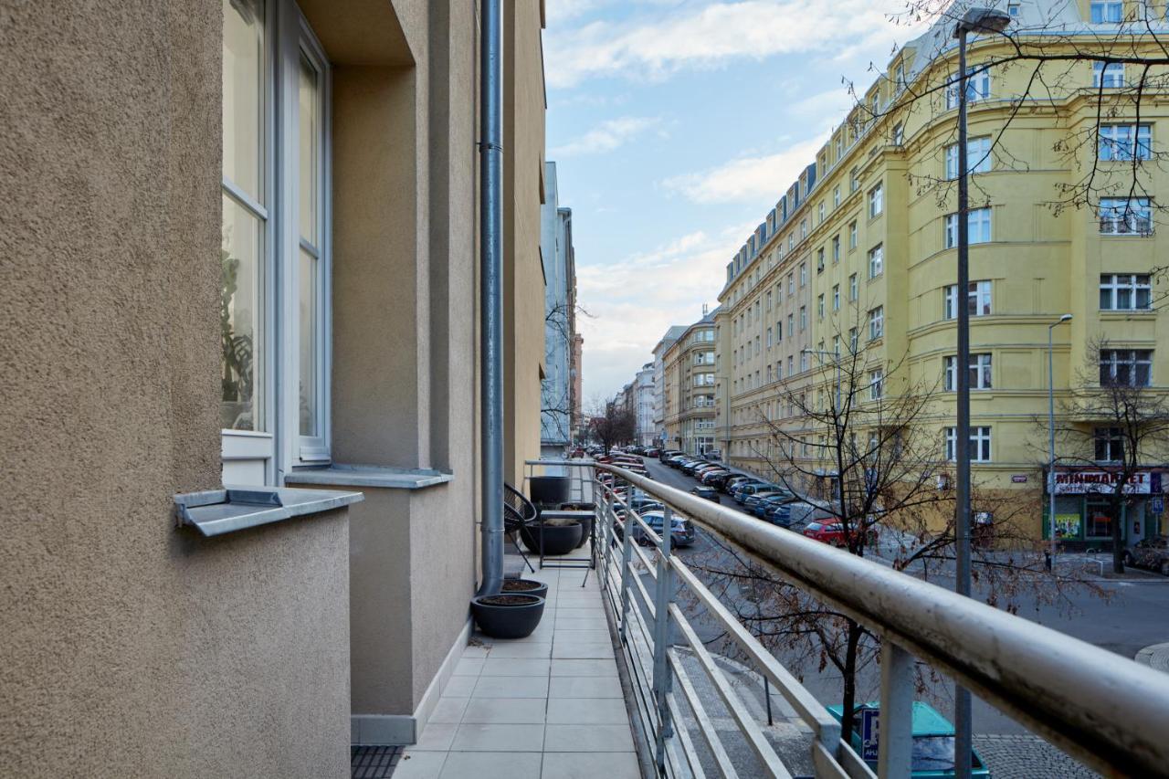 Days - 1bdr - Balcony - Workspace Apartment
